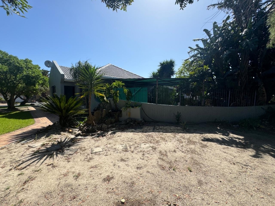 4 Bedroom Property for Sale in St Dumas Western Cape